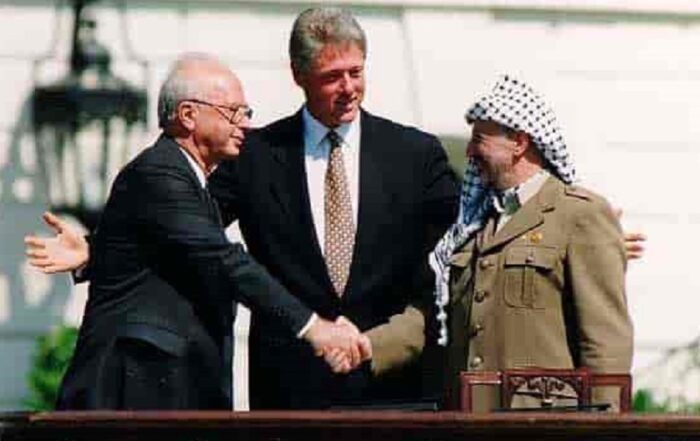 Oslo Bill Clinton Yitzhak Rabin Yasser Arafat the_White_House 1993-09-13©Vince Musi