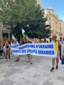 Banderole : Troupes russes hors d'Ukraine